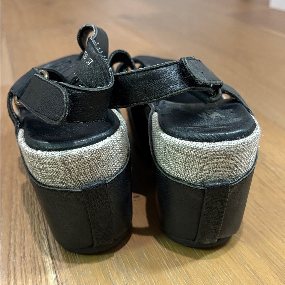 Antelope Black and Gray Wedges - Picture 4 of 6